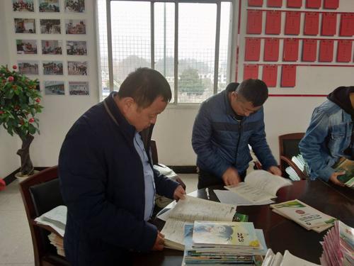 万密斋中学狠抓"月查"促教学